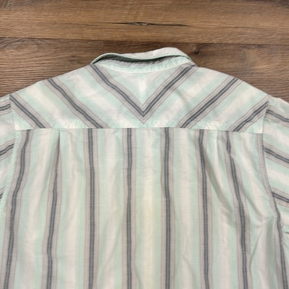 The North Face Mens Short Sleeve Button Up Shirt Striped green/gray w/pocket - Picture 13 of 14